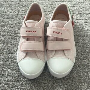 Geox low top cherry sneaker size 31- brand new